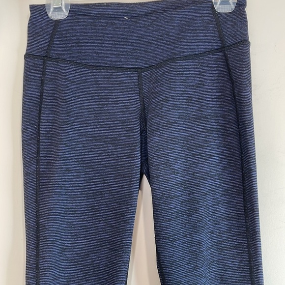Old Navy Active Go-Dry Micro Striped Leggings Lost at Sea Blue Black Mid Rise M - Picture 3 of 11